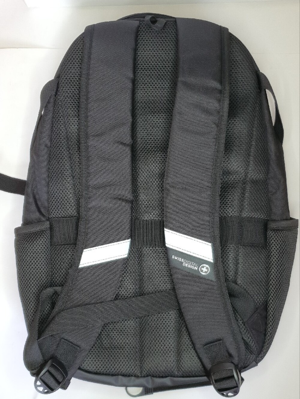 Swissdigital Design Laptop Backpack with USB Charging Port Travel Backpack NWT - Picture 4 of 16